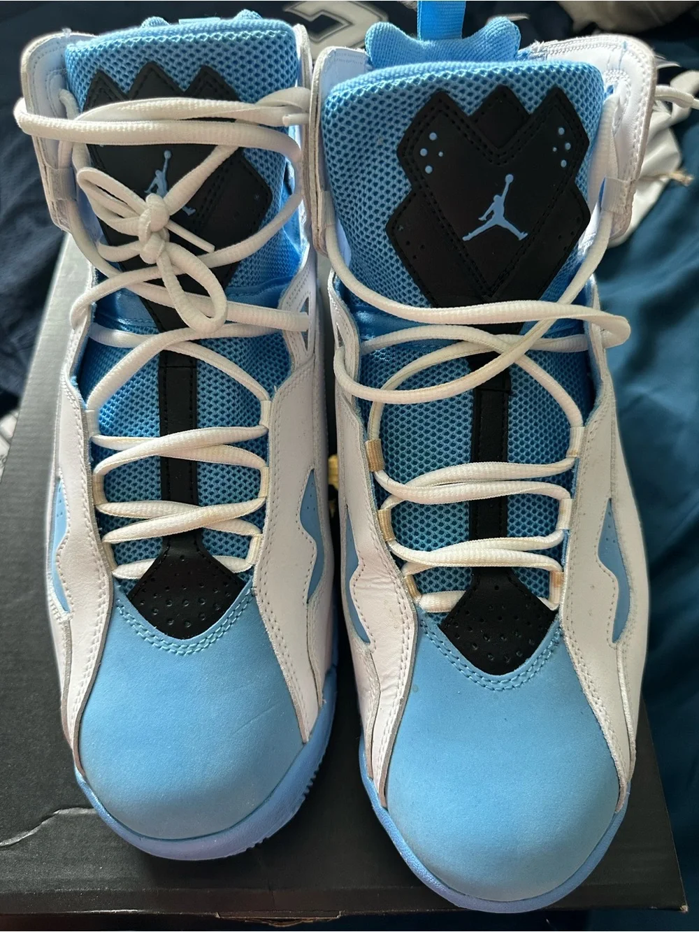 Jordan men 11.5 baby blue and white true flight - Picture 2 of 6